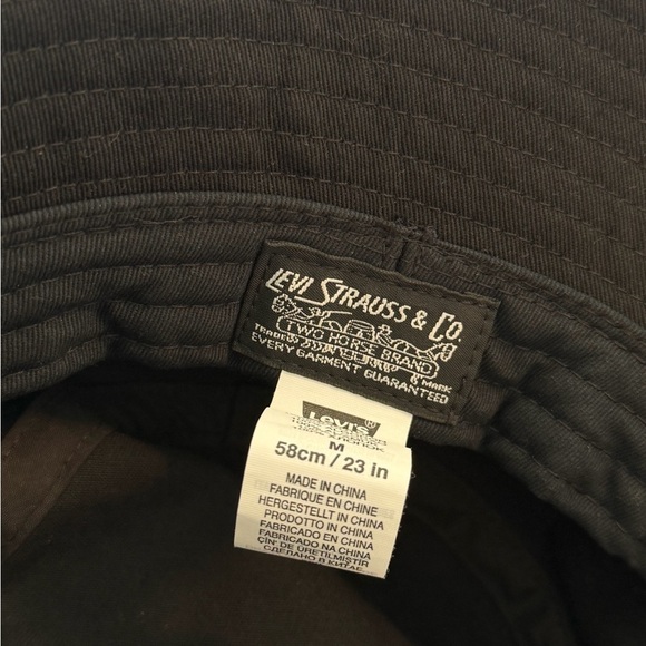 Levi's Black Batwing Logo Bucket Hat - Picture 6 of 6